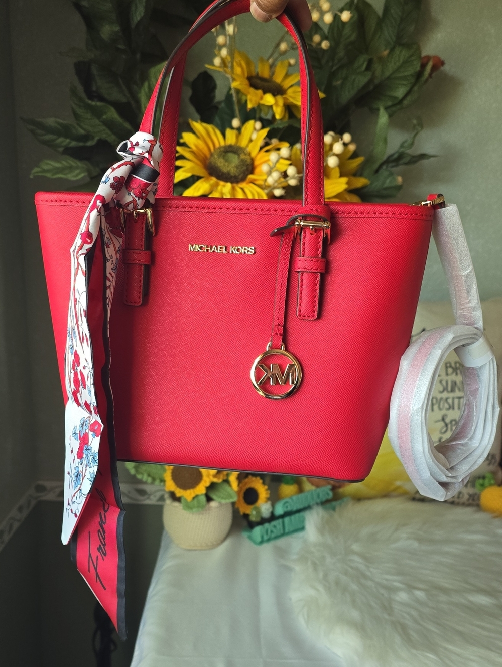 Micheal KORS NWT  Jet SET traveler Bright RED